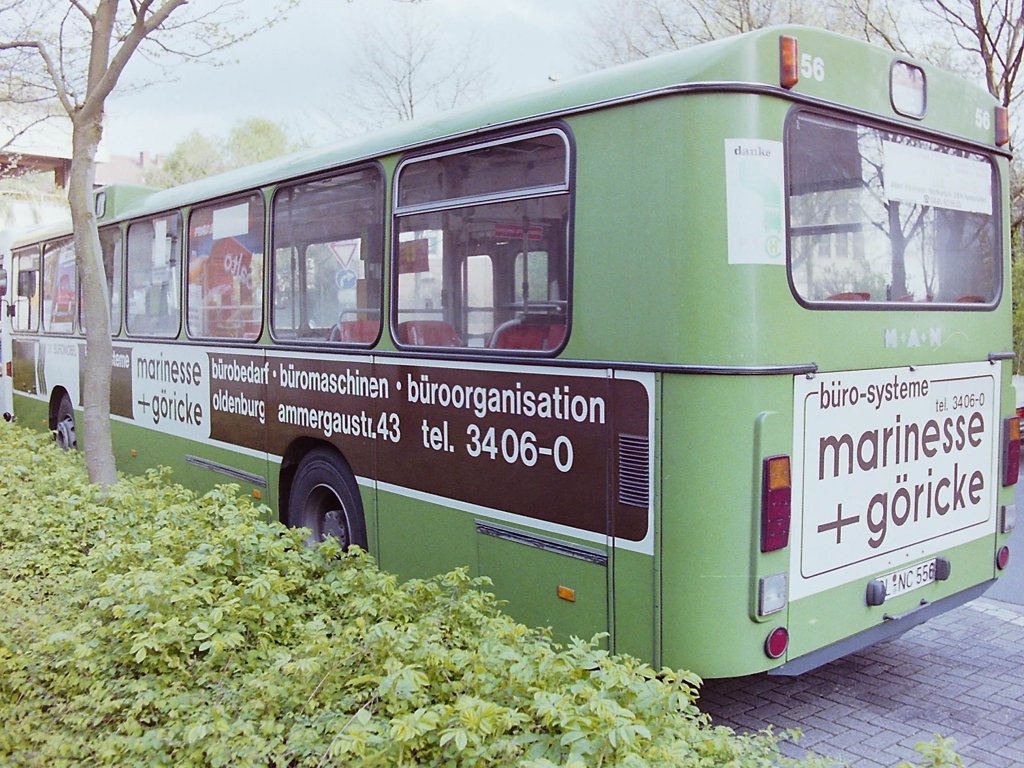 Wagen 56. Die Firma fand in der Ammergaustra�e ein neues Domizil und auf diesem Bild aus dem Juni 1992 ist zu erkennen, dass jetzt auch die Telefonnummer auf Seite und Heck hinzugef�gt wurde. Als letzten Hinweis habe ich hier einen LINK zu einem Bild, das ebenfalls Wagen 56 zeigen soll. Allerdings Jahre nach seinem Ausscheiden : >>  http://www.ruhr-bus.de/barnfeld2001.JPG  <<