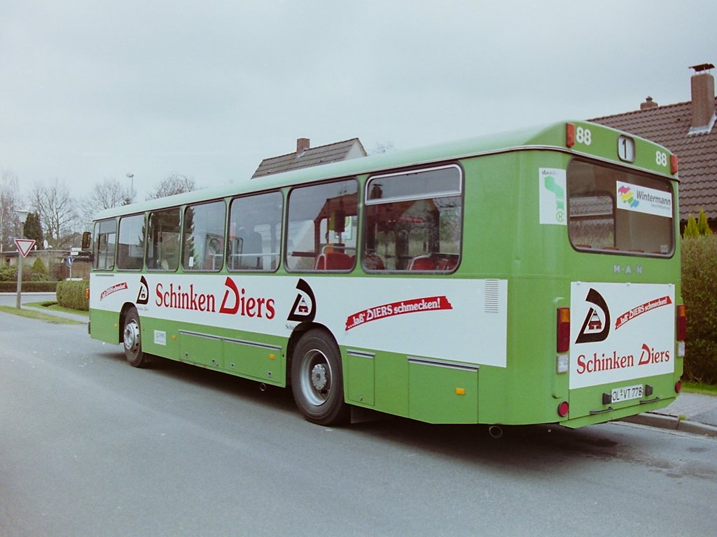 Wagen 88. ... offensichtlich war man bei DIERS anderer Ansicht. 1993 wurde der Bus umlackiert. Das schicke beige wurde gegen ein schlichtes wei� getauscht. Neue Schrift und ...