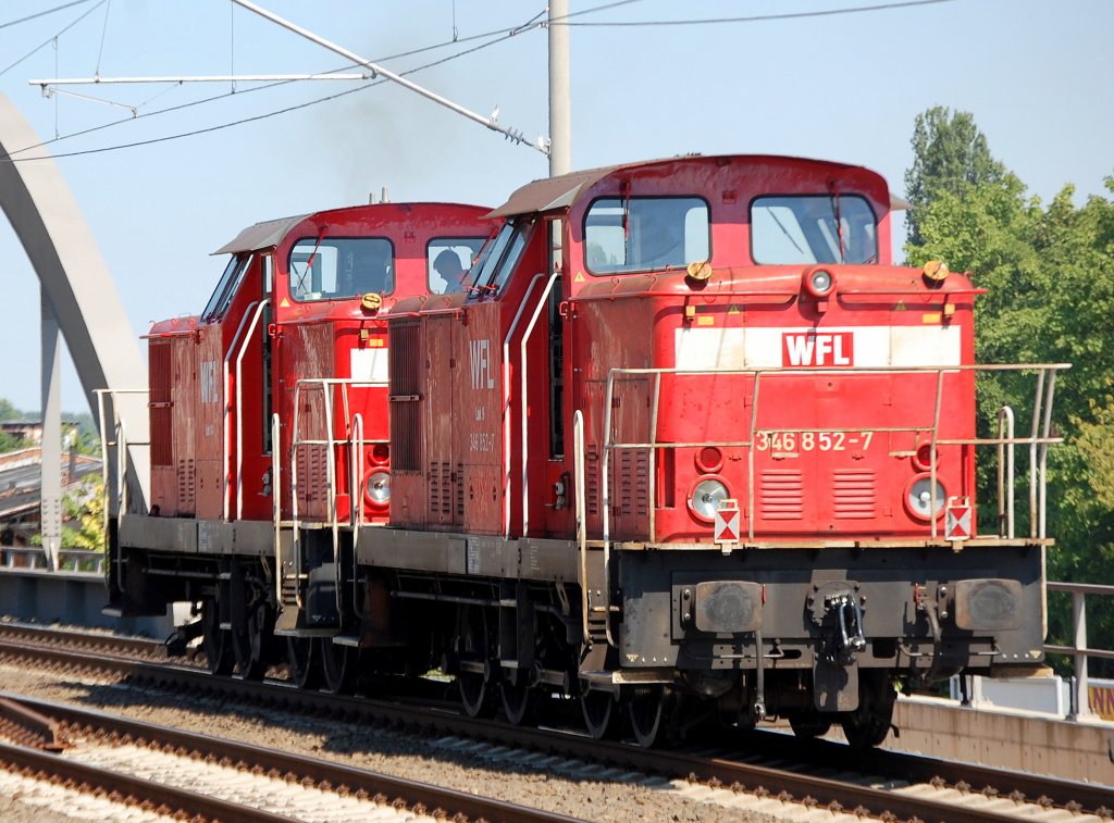 WFL Lok 14 (98 80 3346 659-6, Bj.1970 D-WFL) zieht WFL Lok 9 346 852-7 (98 80 3346 852-7 D-WFL, Bj.1973) Richtung Berlin-Blankenburg am 31.07.08 Berlin-Pankow.
