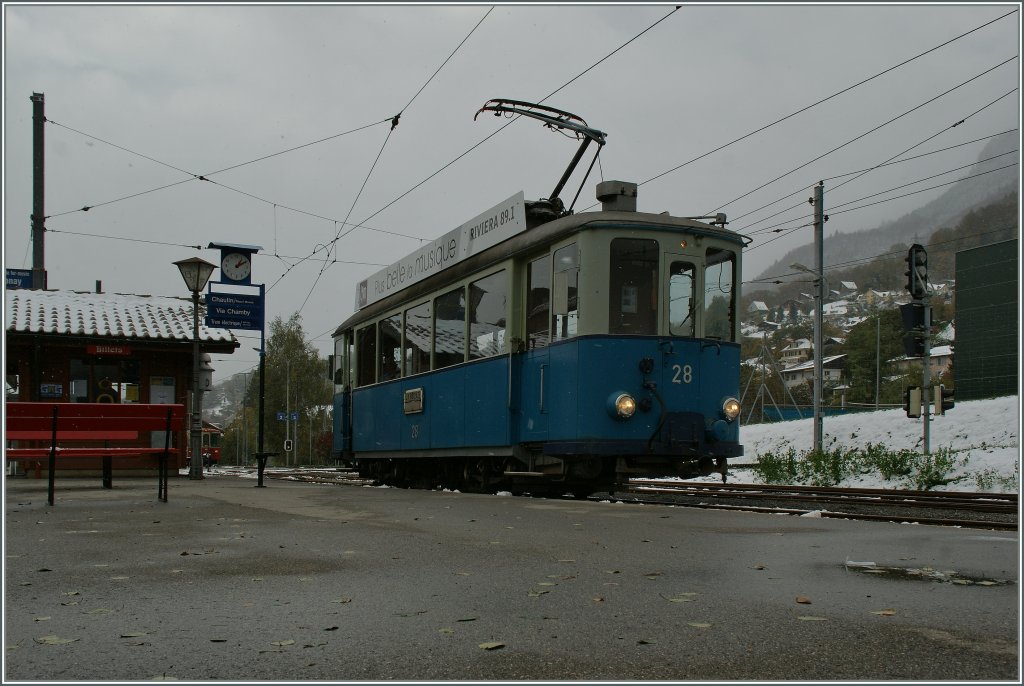 Wie sch�n, durften wir unseren lieben Besuch letztes Jahr empfangen, denn dieses Jahr w�re, im besten Falle, alles etwas  vom Winde verweht... 
T-L Tram in Blonay BC am 28. Okt. 2012