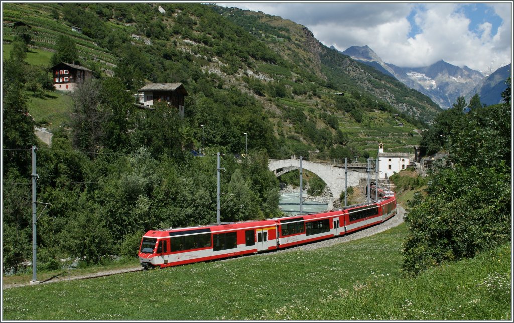 Zwei  Kometen  auf der Fahrt nach Zermatt bei Neubr�ck.
22. Juli 2012