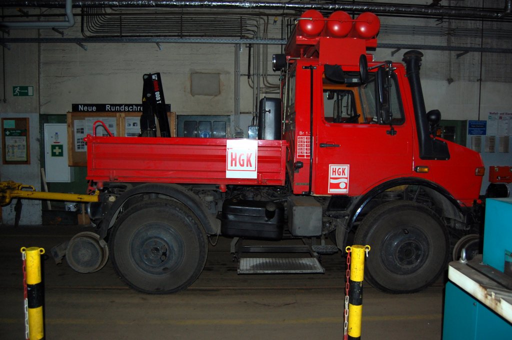 Zweiwege-Hilfsfahrzeug der HGK. Das Bw Br�hl-Vochem konnte am 23.11.2010 mit einer Gruppe der VHS K�ln besichtigt werden.
