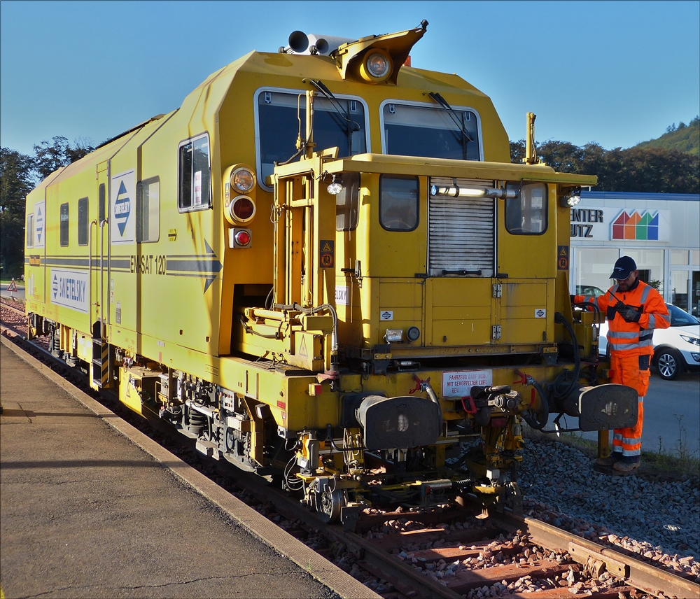 . A-RTS 99 81 9162 001-7  Schweres Nebenfahrzeug der Art: Gleisvormessmaschine EM – SAT 120, Eigengewicht 54 t; Bremse: KE-GP mZ; gebaut im Jahr 2008 unter der Nr. 169; zugelassen f�r Streckenklasse B1 und h�her, gesehen in Schieren am 09.09.2016.   