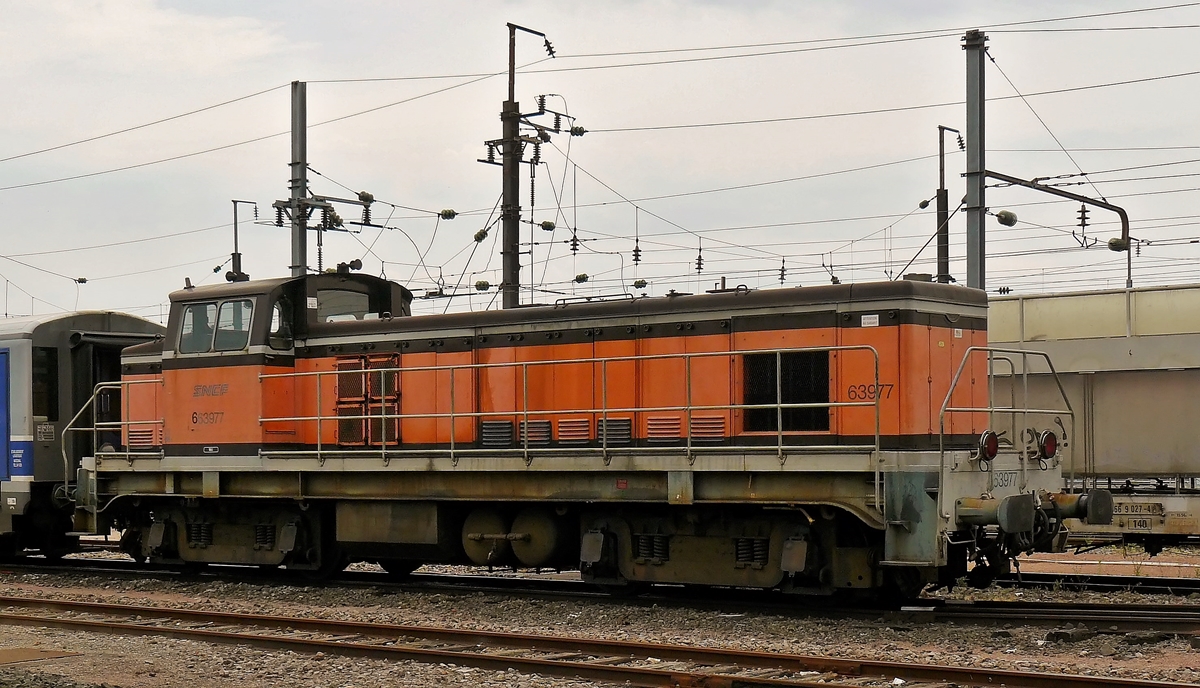 . Am 22.06.2008 war die Rangierdiesellok BB 63977 der SNCF im Bahnhof von Metz abgestellt. Diese Loks sind baugleich mit den CFL Loks der S�rie 850. (Hans)