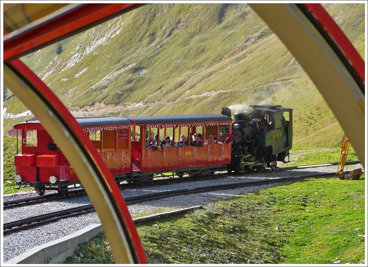 . Der 80-Jahre-Jubil�umszug mit kohlebefeuerter Lok 6, Personenvorstellwagen B16 und B26 an der Kreuzugnsstelle Oberstafel am 28.09.2013. (Jeanny) 