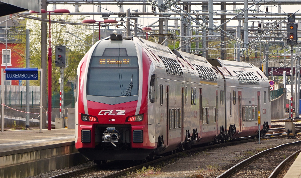 . Der CFL KISS 2301 verl�sst am 29.04.2015 den Bahnhof von Luxemburg als RE 5115 nach Koblenz Hbf. (Jeanny)