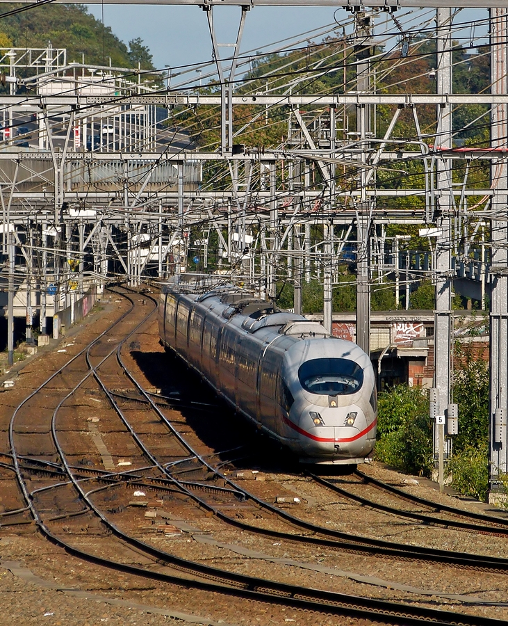 . Der ICE 15 Bruxelles Midi - Frankfurt/Main Hbf hat am 18.10.2014 das Gef�lle von 3%, den sogenannten  plan inclin�  zwischen Ans und Li�ge fast geschafft und wird in K�rze in den Bahnhof Li�ge Guillemins einfahren. (Hans)