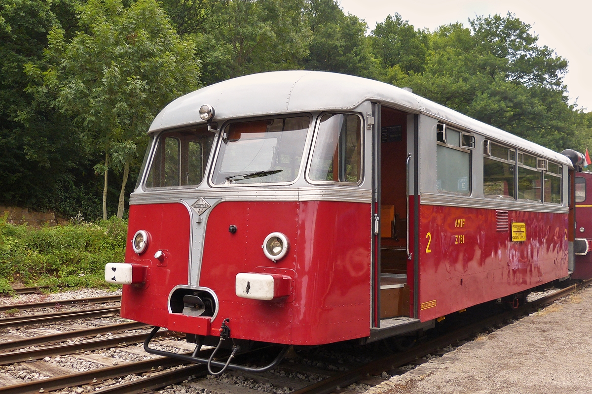 . Der Uerdinger Schienenbus AMTF Z 151 konnte am 26.07.2015 im Bahnhof Fond de Gras von au�en und innen bewundert werden. Seit dem Saisonbeginn bei der Museumsbahn Train 1900 am 1. Mai 2015 ist der Z 151 wieder jedes Wochenende im Einsatz. (Hans)