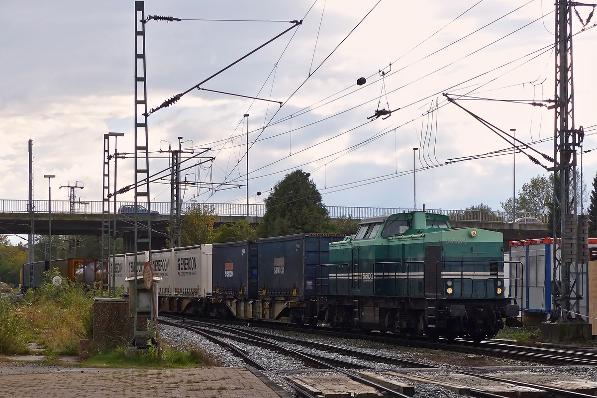 . Die 203 318-1	(92 80 1203 318-1 D-ALS) der e.g.o.o. (Eisenbahngesellschaft Ostfriesland-Oldenburg mbH) f�hrt am 07.10.2014 mit einem Enercon Zug in den Hauptbahnhof von Emden ein. (Jeanny)

Hier noch die technischen Details der 203 318-1:

Hersteller: LEW 
Baujahr: 1970
Fabriknummer: 12827 	
Typ: V100.1	
Leistung: 1305 kW
Achsfolge: B’B’	
Herkunft: ex ALS (Alstom Lokomotiven Service GmbH), PRESS, SRB, SCG, YU (Kosovo), DR 202 318
