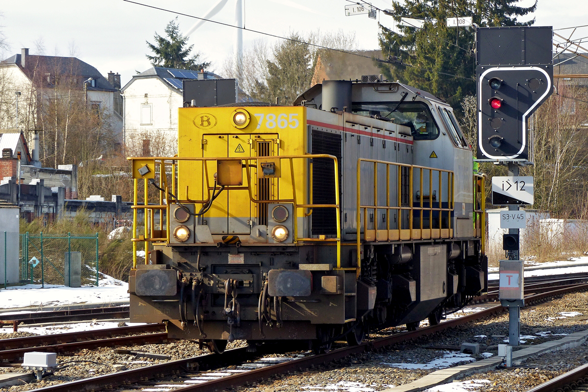 . Die SNCB HLD 7865 f�hrt am 09.03.2016 in den Bahnhof von Gouvy ein. (Jeanny)