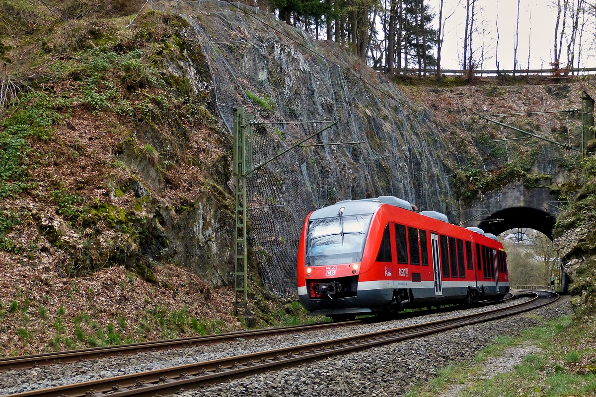 . Ein Alston Coradia LINT 41 der DreiL�nderBahn als RB 95 (Dillenburg - Siegen - Au/Sieg) durchf�hrt am 22.03.2014 den M�hlburg Tunnel in Scheuerfeld/Sieg. (Hans)