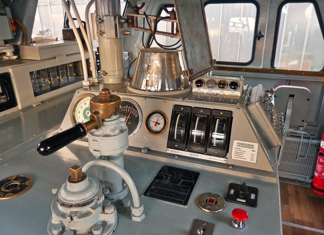 . Ein Blick in den hochinteressanten F�hrerstand der BB 3608. Das Bild wurde am 04.10.2014 w�hrend einer �ffentlichen Veranstaltung im Bahnhof von Luxemburg Stadt gemacht. (Hans)