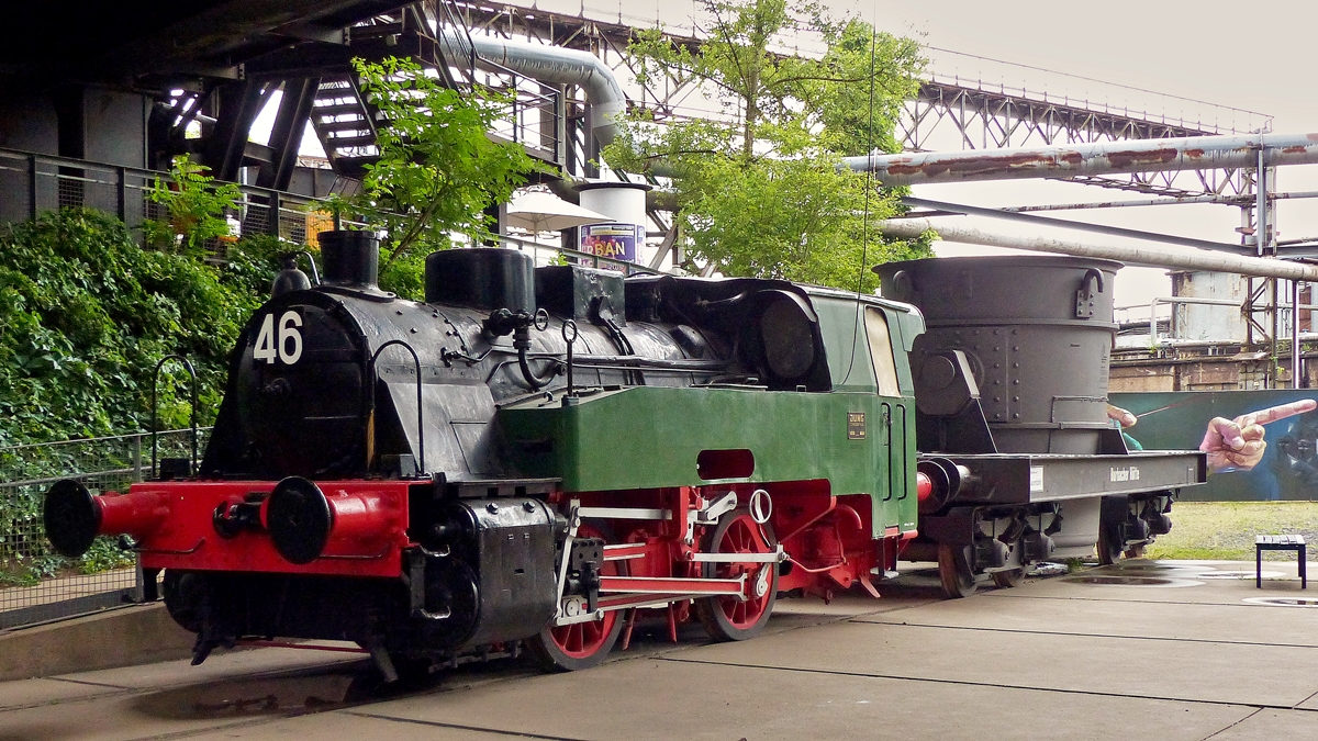 . Eine Jung Lok in V�lklingen - Die letzte von Jung gebaute gefeuerte Dampflok steht heute als Denkmal an der alten H�tte in V�lklingen. Die Lok ist vom Typ Bn2t und tr�gt den passenden Namen  V�klingen 46 . Sie wurde 1964 bei Jung/Jungenthal unter der Fabriknummer 13835 gebaut und am 09.12.1964 an die V�lklinger H�tte ausgeliefert. 23.06.2015 (Jeanny)
