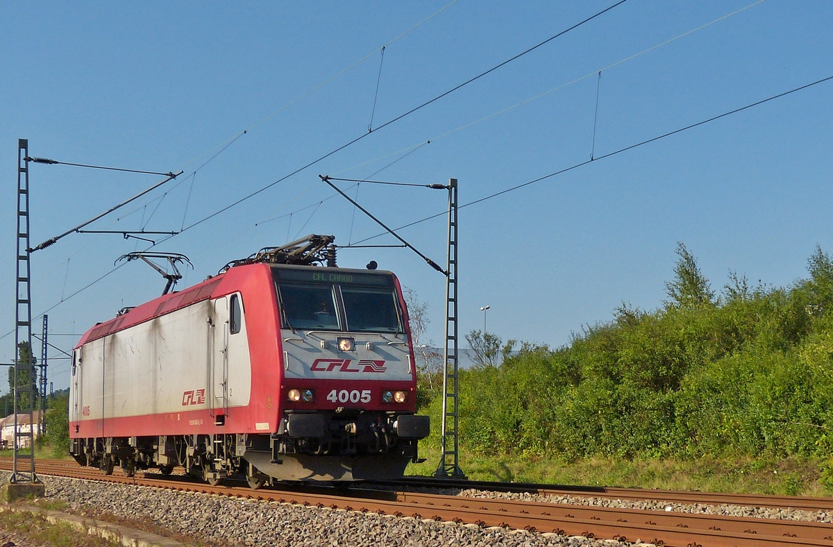 . Eine Luxemburgerin im Saarland - Am 18.07.2014 f�hrt die 4005 solo im Dienst von CFL Cargo am Kraftwerk in Ensdorf vorbei. Sie ist auf dem Weg nach Saarbr�cken, um den Mars Zug dort abzuholen. (Hans)