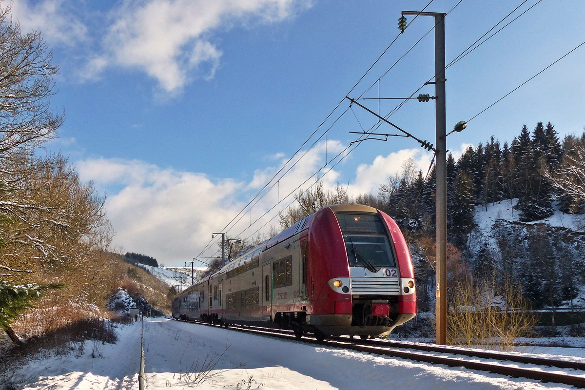 . Erinnerung an den Schnee - Die Computermaus Z 2202 f�hrt als RE 3712 Luxembourg - Troisvierges in den N�he von Maulusm�hle dem Endbahnhof entgegen. 04.02.2015 (Jeanny)