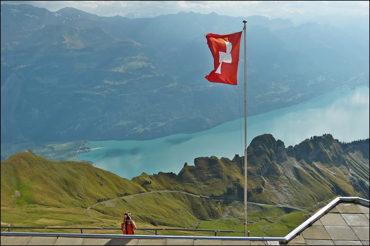 . Kaum angekommen im Hotelzimmer, h�rten wir einen BRB Zug den Berg hinaufschnaufen. Schnell wollte ich ein Bild machen und wurde selbst zum Fotosujet. 27.09.2013 (Jeanny)