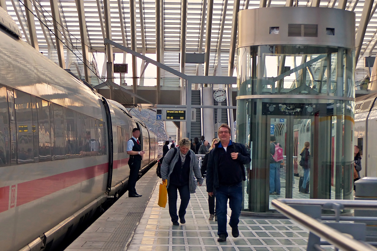 . Trotz Streiks in Deutschland, f�hrt der ICE 18 Frankfurt/Main Hbf- Bruxelles Midi p�nktlich am 18.10.2014 in den Bahnhof Li�ge Guillemins ein und bringt liebe Freunde mit. (Jeanny)