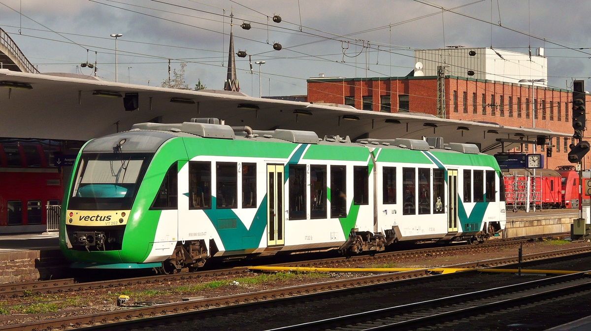 . VT 262 (95 80 0648 162-5 D-VCT) der Vectus-Verkehrsgesellschaft mbH (ein Alstom Coradia LINT 41) stand am 10.09.2010 am Bahnsteig im Koblenzer Hauptbahnhof. (Jeanny)