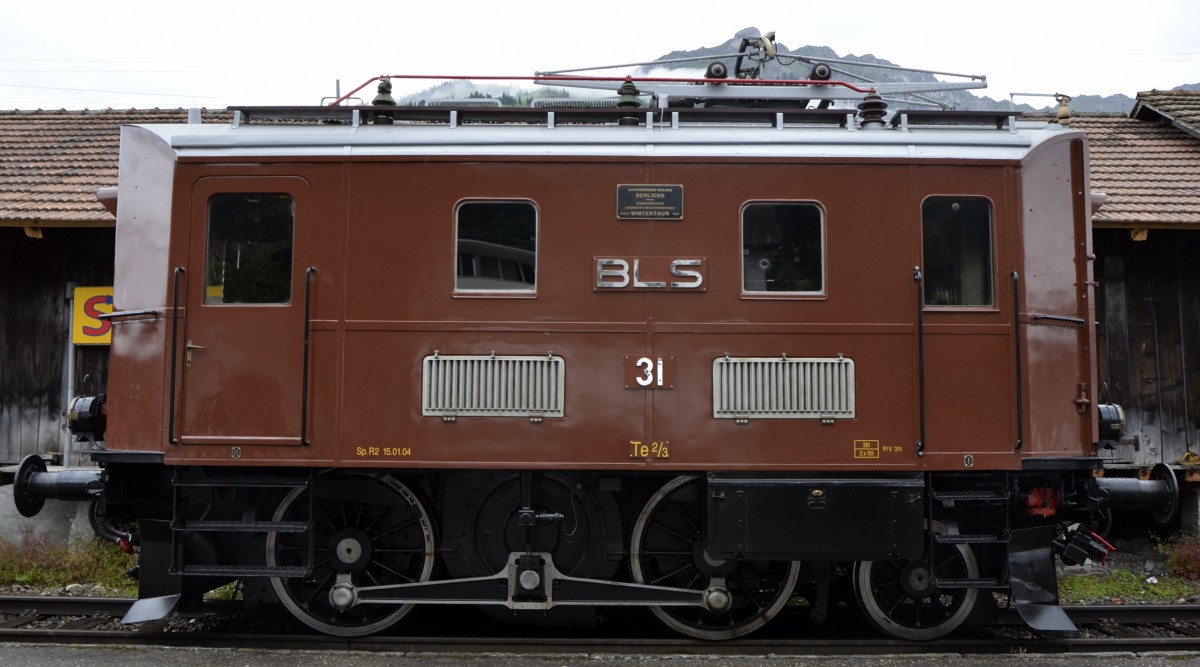 100 Jahre BLS: Te 2/3 Nr.31. Die Lokomotive entstand aus einer CFe 2/6.
Baujahr/Hersteller: 1925 MFO/SLM, 1956 Umbau zum Te 2/3 d.d. BLS Werkstatt Spiez.
L�P: 8,13 m, Leistung: 2x147 kW/2x200 PS, Vmax: 50 km/h