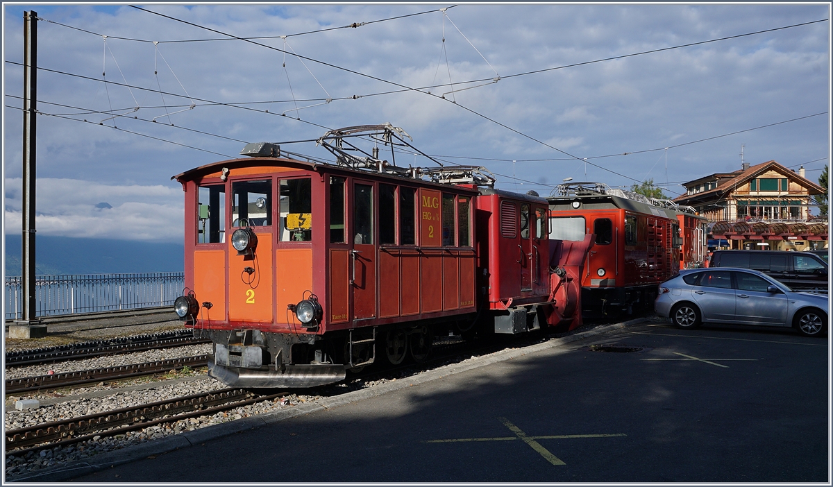 125 Jahre Glion Rochers de Naye - Am frühen Samstag Morgen zeigt sich in Glion die HGe 2/2 N° 2 mit der Xrot N° 3. Leider hat das Bundesamt für Verkehr jegliches bewegen der kleinen Lok untersagt, nicht einmal der Stromabnehmer durfte gehoben werden.
16. Sept. 2017