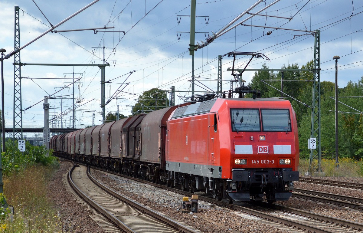 145 003-0 mit gemischtem Güterzug bei der Durchfahrt Bhf. Flughafen Berlin-Schönefeld.
