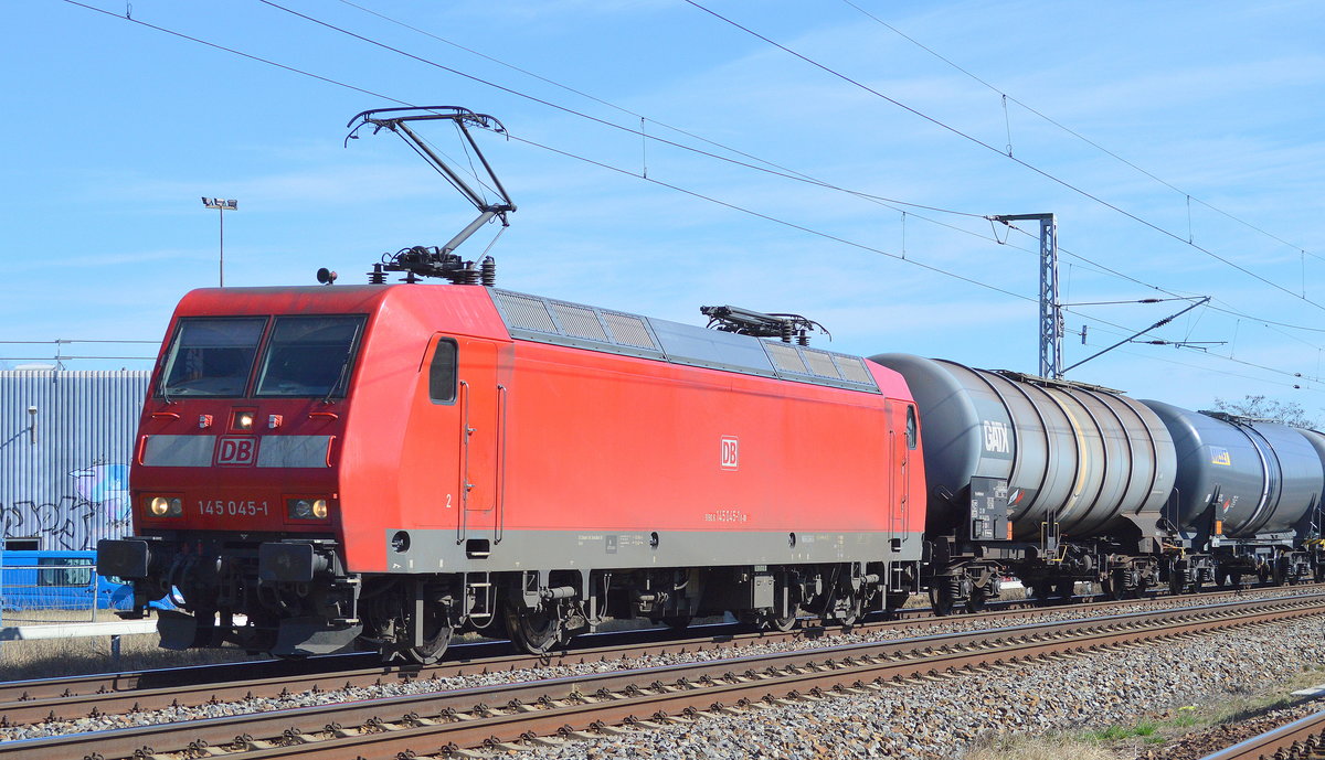 145 045-1 mit Kesselwagenzug am 24.03.17 Mühlenbeck bei Berlin.