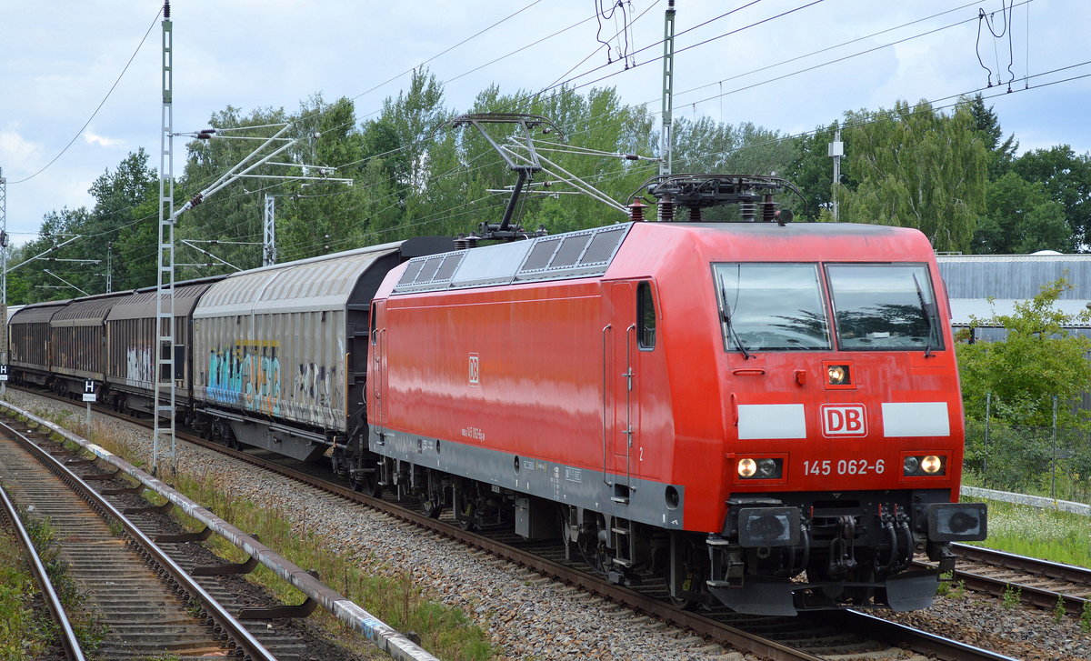 145 062-6 mit gemischtem Güterzug am 14.07.17 Richtung Berlin Mühlenbeck bei Berlin. 