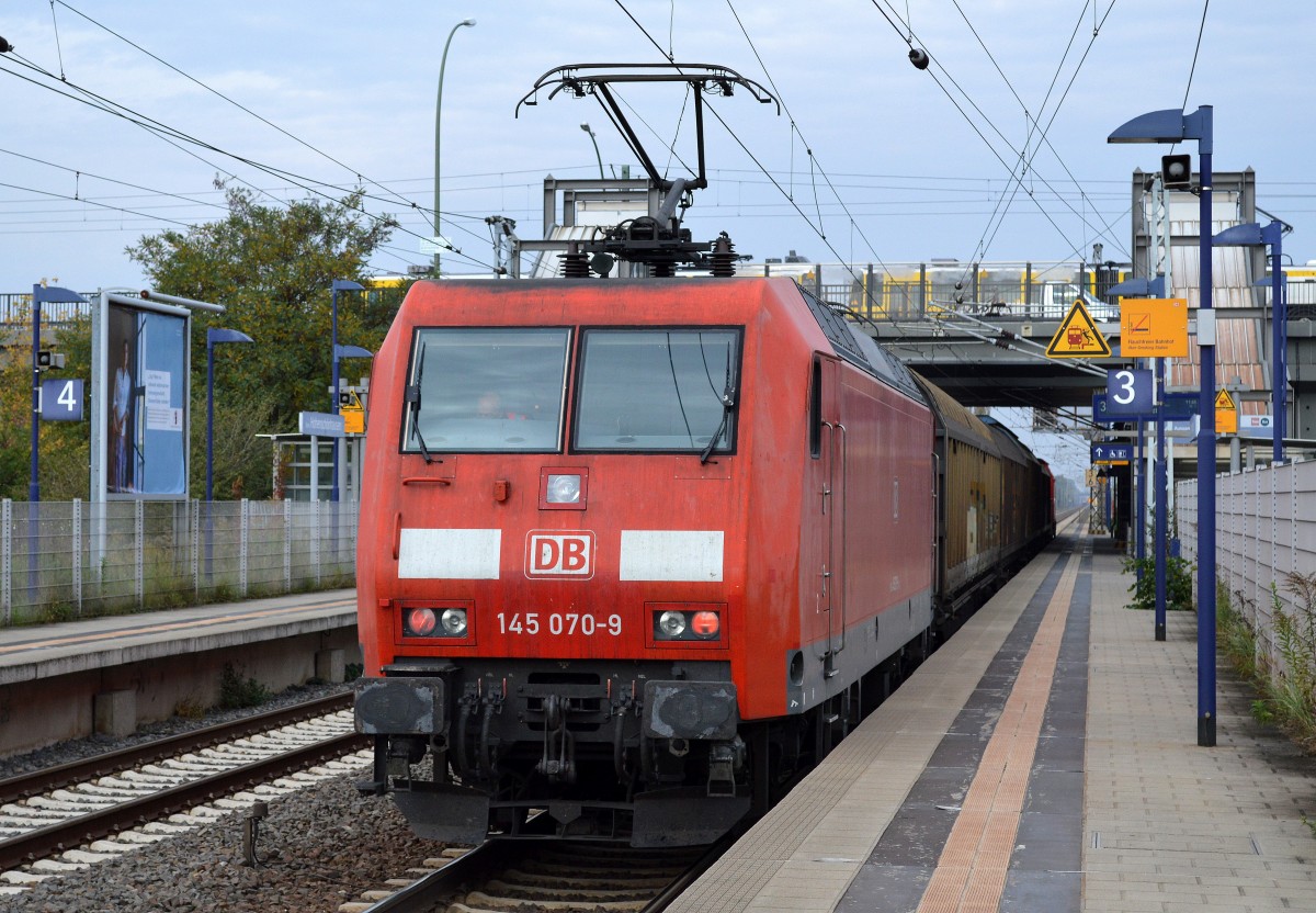 145 070-9 befindet sich am Ende eines Güterzuges gezogen von 298 331-0 am 13.10.14 Berlin-Hohenschönhausen.