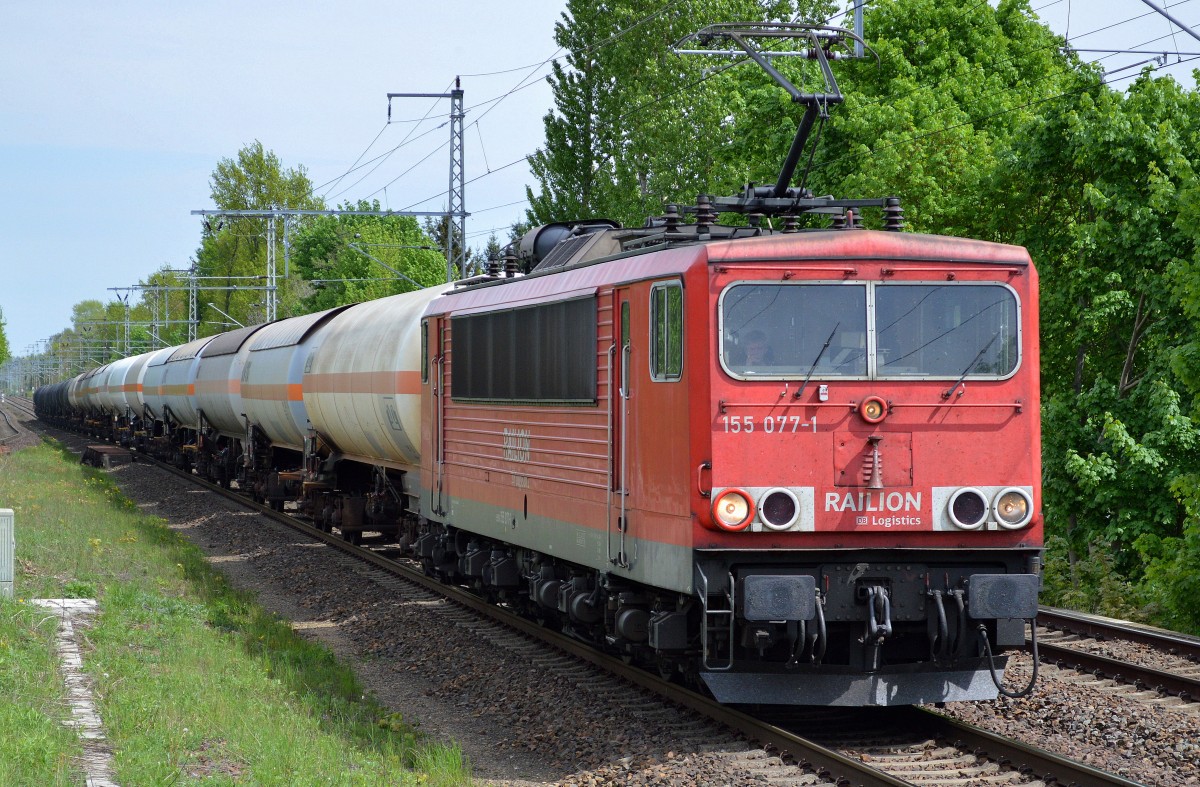 155 077-1 mit Kesselwagenzug am 06.05.15 Röntgental b.Berlin