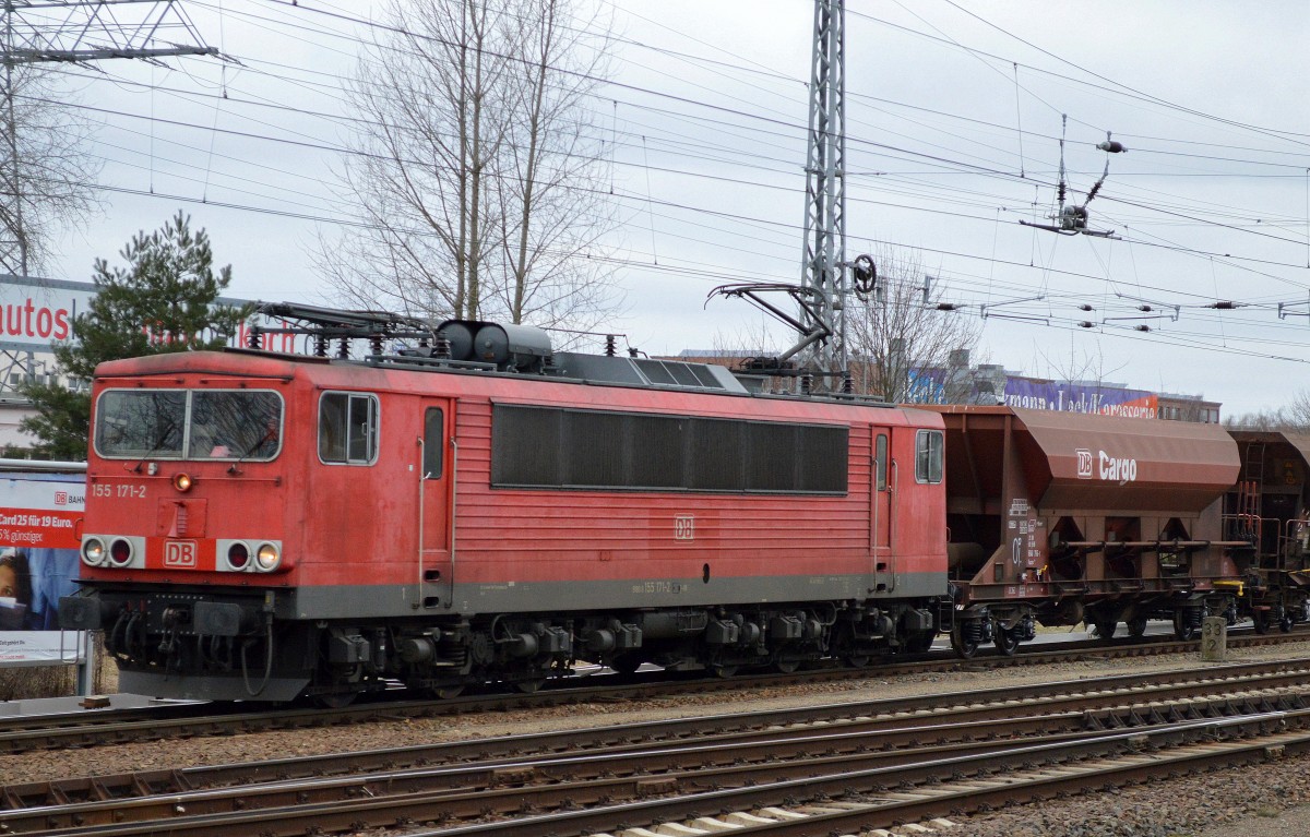 155 171-2 mit Schüttgutwagen am 15.03.16 Berlin-Springpfuhl.