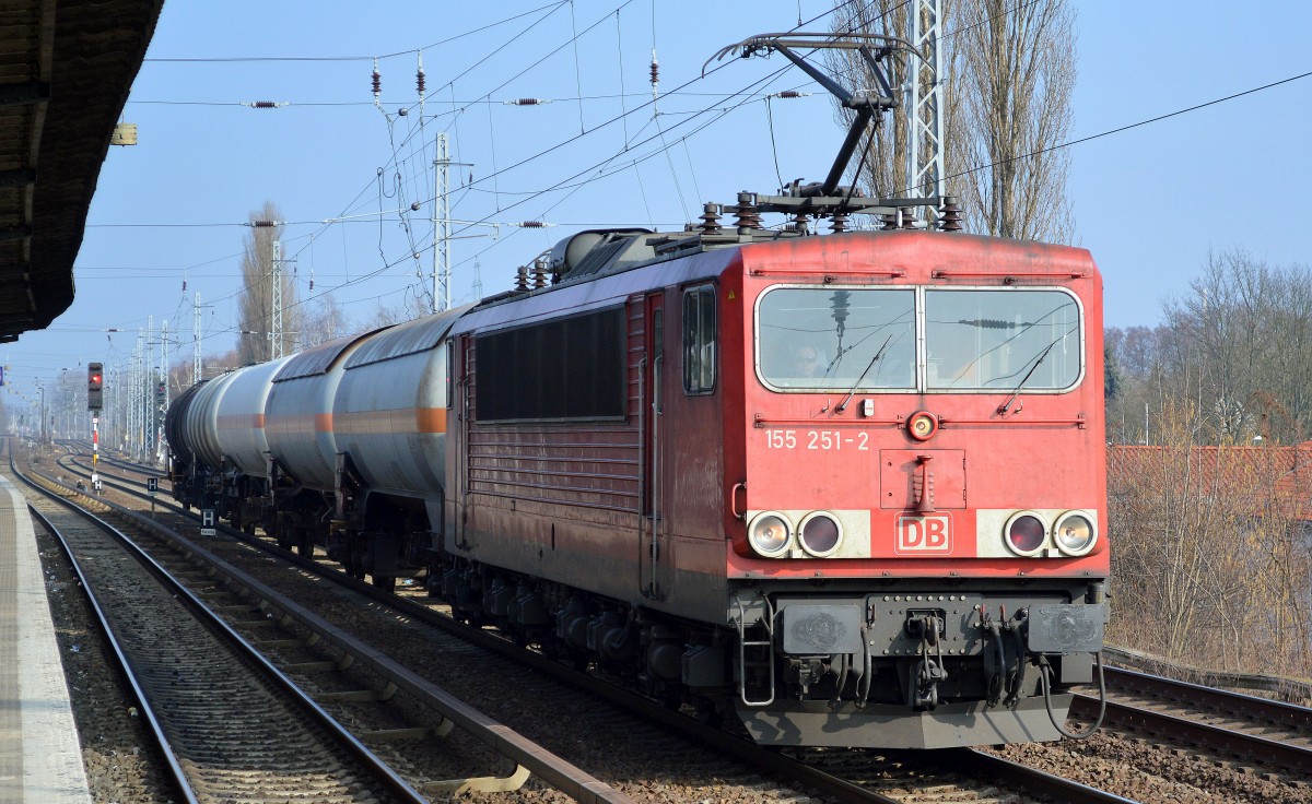 155 251-2 mit Kesselwagenzug am 20.02.15 Berlin-Karow.