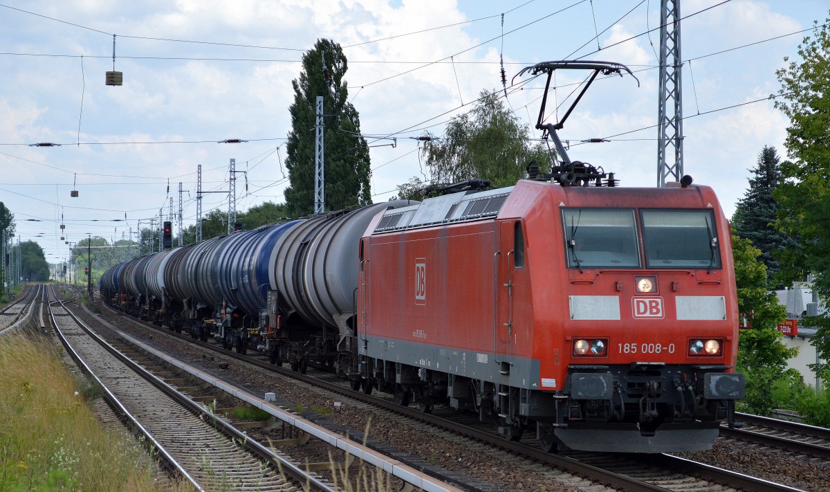 185 008-0 mit Kesselwagenzug am 10.07.14 Berlin-Karow.