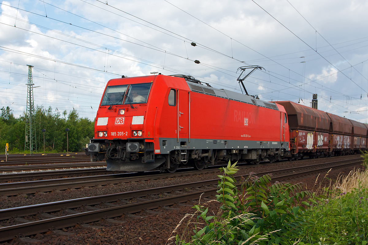 
185 205-2 der DB Schenker Rail Deutschland AG f�hrt am 14.06.2014 mit einem leeren Kohlezug (Fals/Faals Ganzzug) durch Koblenz-L�tzel in Richtung Norden. 

Die TRAXX F140 AC2 (BR 185.2) wurde 2005 bei Bombardier in Kassel unter der Fabriknummer 33714  gebaut.  Sie hat die komplette NVR-Nummer 91 80 6185 205-2 D-DB und die EBA-Nummer  EBA 03J15A 005 .