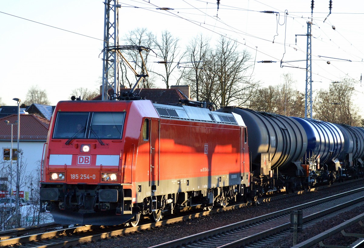 185 254-0 mit Kesselwagenzug Richtung Schwedt am 12.03.14 Berlin-Karow.