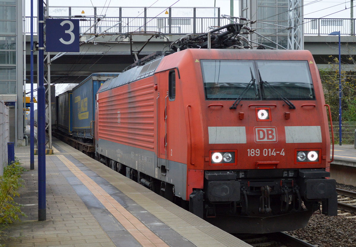 189 014-4 mit KLV-Zug (LKW WALTER Trailer) am 15.11.17 Durchfahrt BF. Berlin-Hohenschönhausen Richtung Rostock.