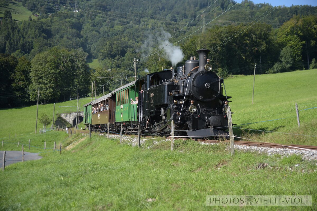 2019-08-24, BC Cornaux
Locomotives à vapeur HG 3/4 3 avec 23-C44-36 

Photo Olivier Vietti-Violi Yverdon-les-Bains.
Si la photo vous intéresse merci de me contacter
photos-vietti-violi@ik.me