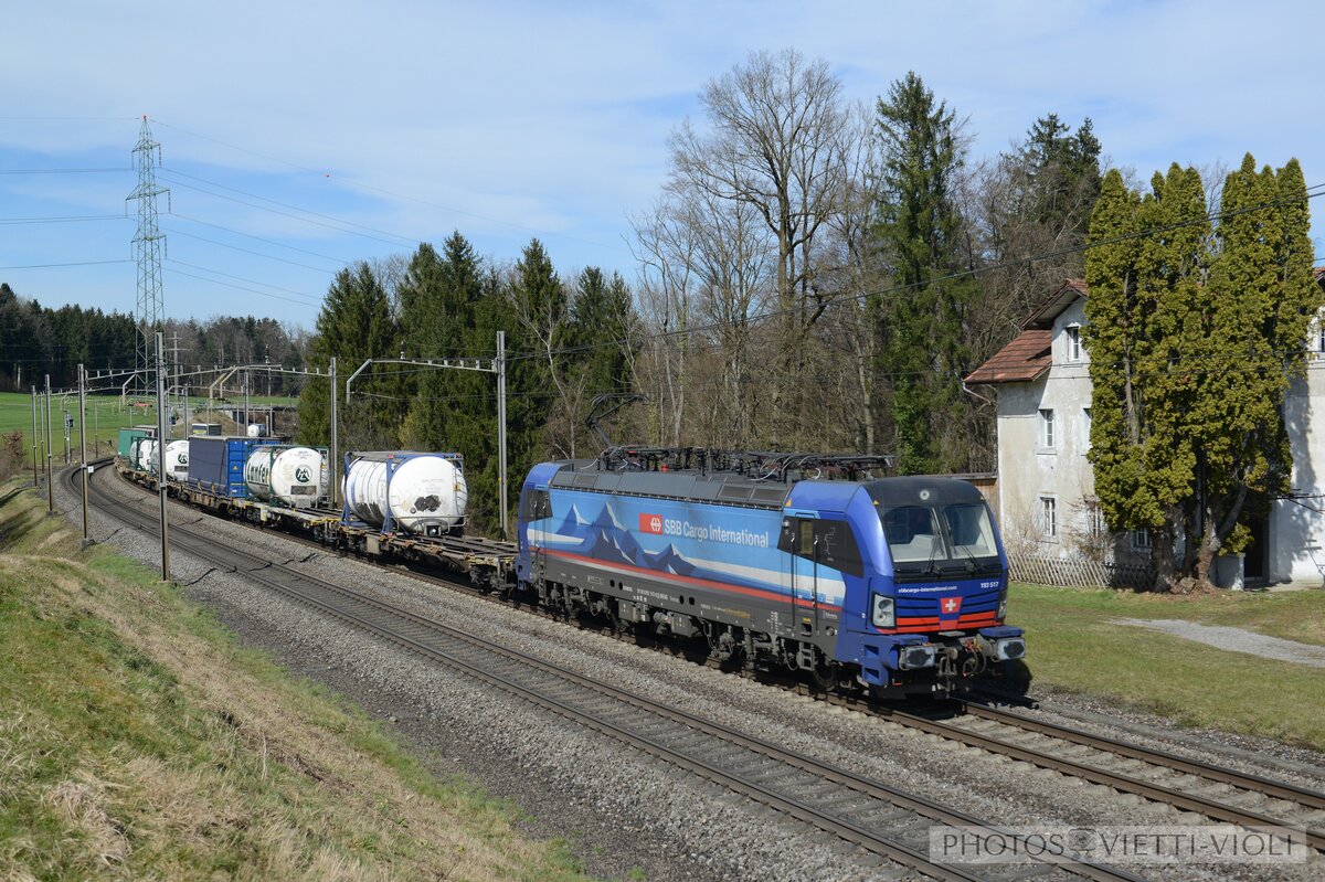 2023-03-16.SBB CFF FFS Cargo Mühlau
Locomotive électrique Siemens Vectron Br 193 517 Adda

