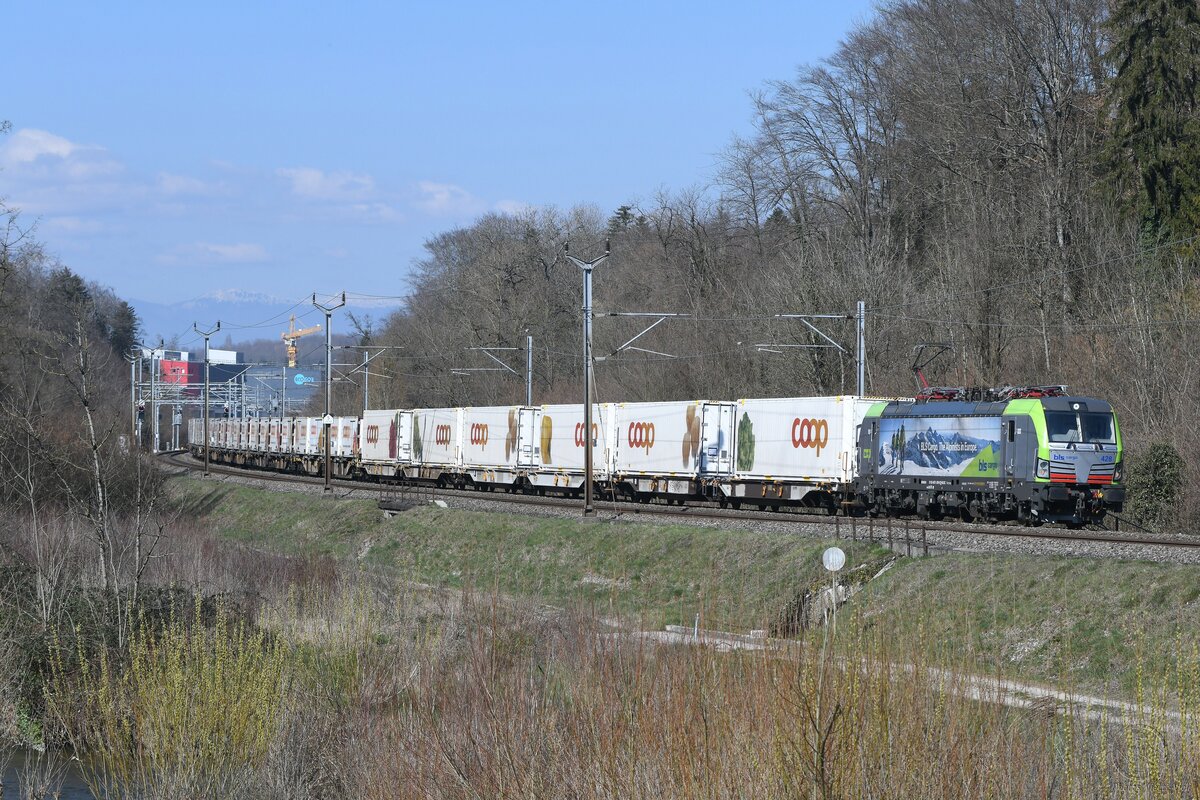 2025-03-18-BLS Cargo Vufflens-la-Ville
Locomotive électrique siemens Vectron 
Re 475 428 louer à RailCare 

© la photo vous intéresse merci de me contacter
photos-vietti-violi@ik.me