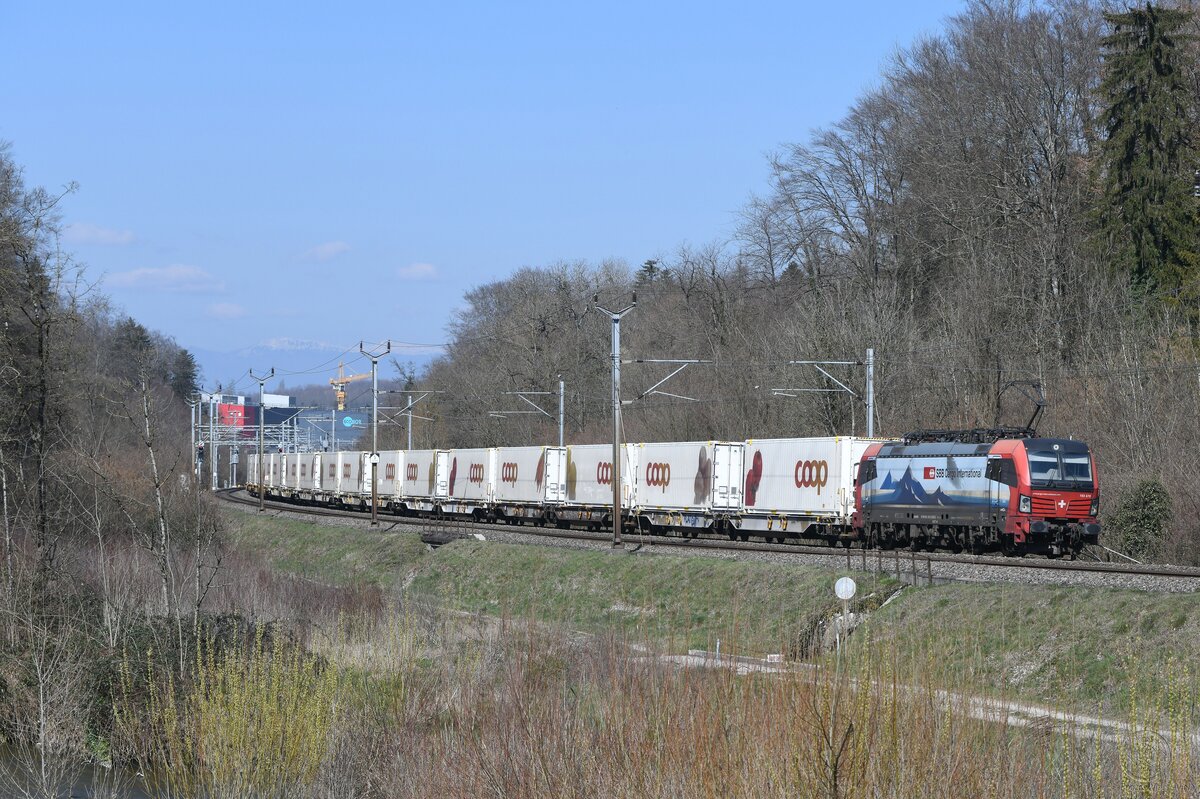 2025-03-18.SBB CFF FFS Cargo Vufflens-la-Ville
Locomotive électrique siemens Vectron 
Br 193 470  Fribourg  louer à RailCare 

© la photo vous intéresse merci de me contacter
photos-vietti-violi@ik.me