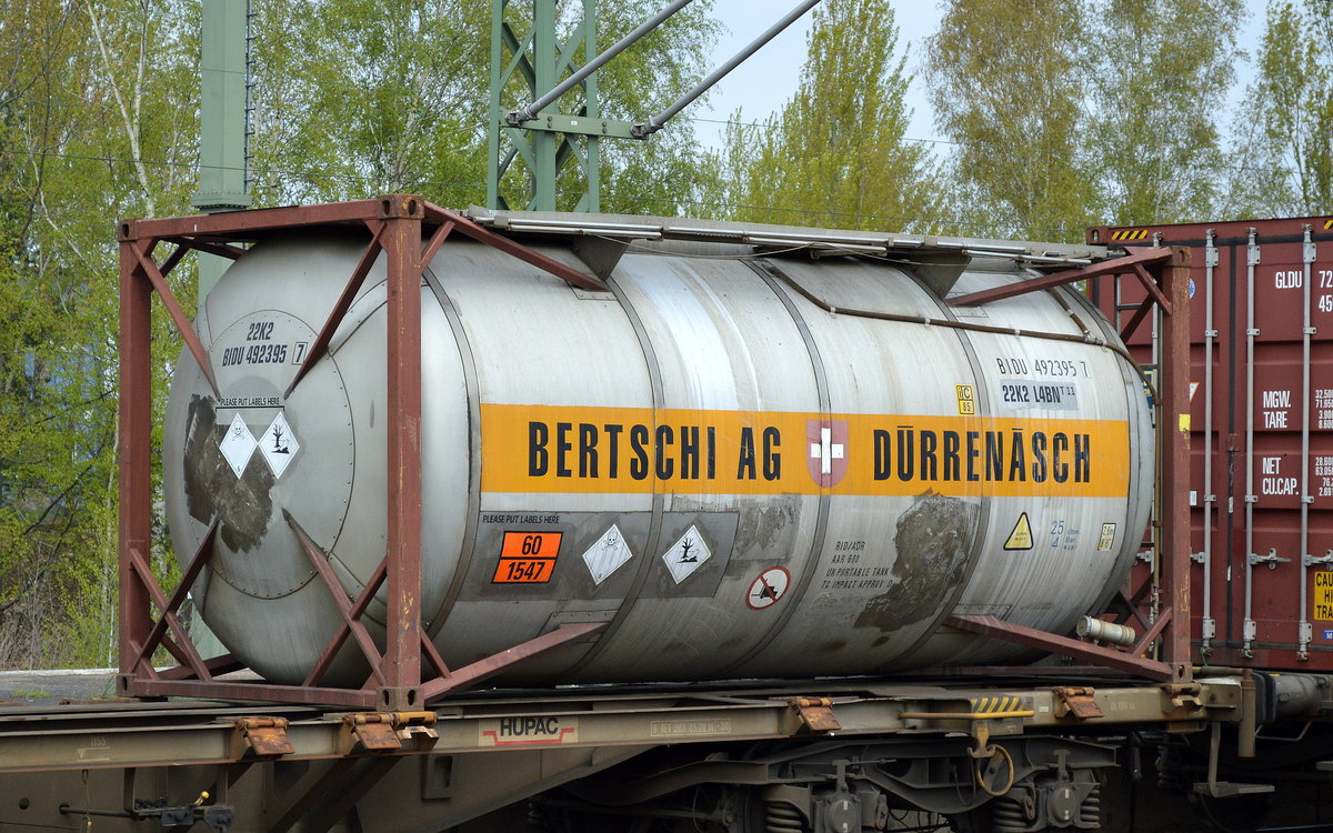 20’ Standard Tank-Container von BERTSCHI AG/DÜRRENÄSCH (UN-Nr.: 60/1547 = Trinitroanilin (Pikramid)) am 21.04.17 Bf. Flughafen Berlin-Schönefeld.