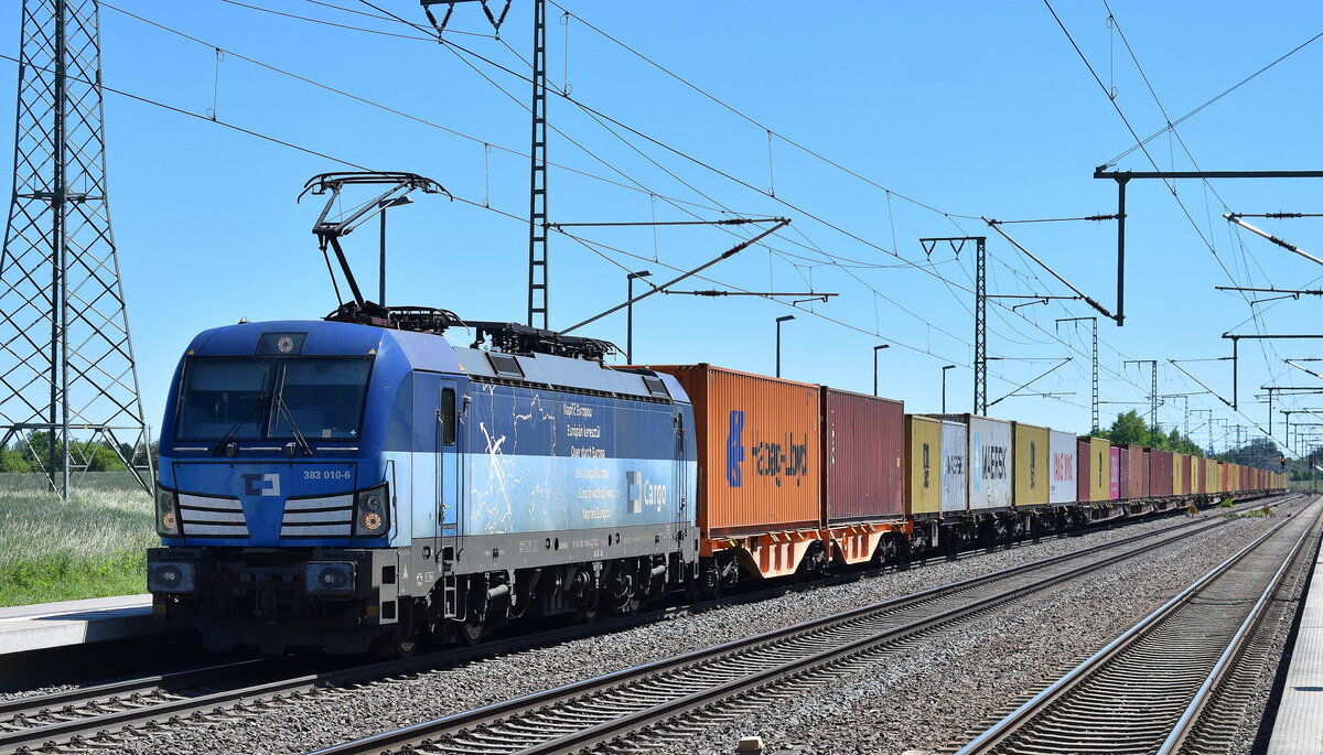 ČD Cargo a.s., Praha [CZ]  mit ihrer Vectron  383 010-6  [NVR-Nummer: 91 54 7383 010-6 CZ-CDC] und einem Containerzug am 27.05.26 H�he Bahnhof Rodleben.