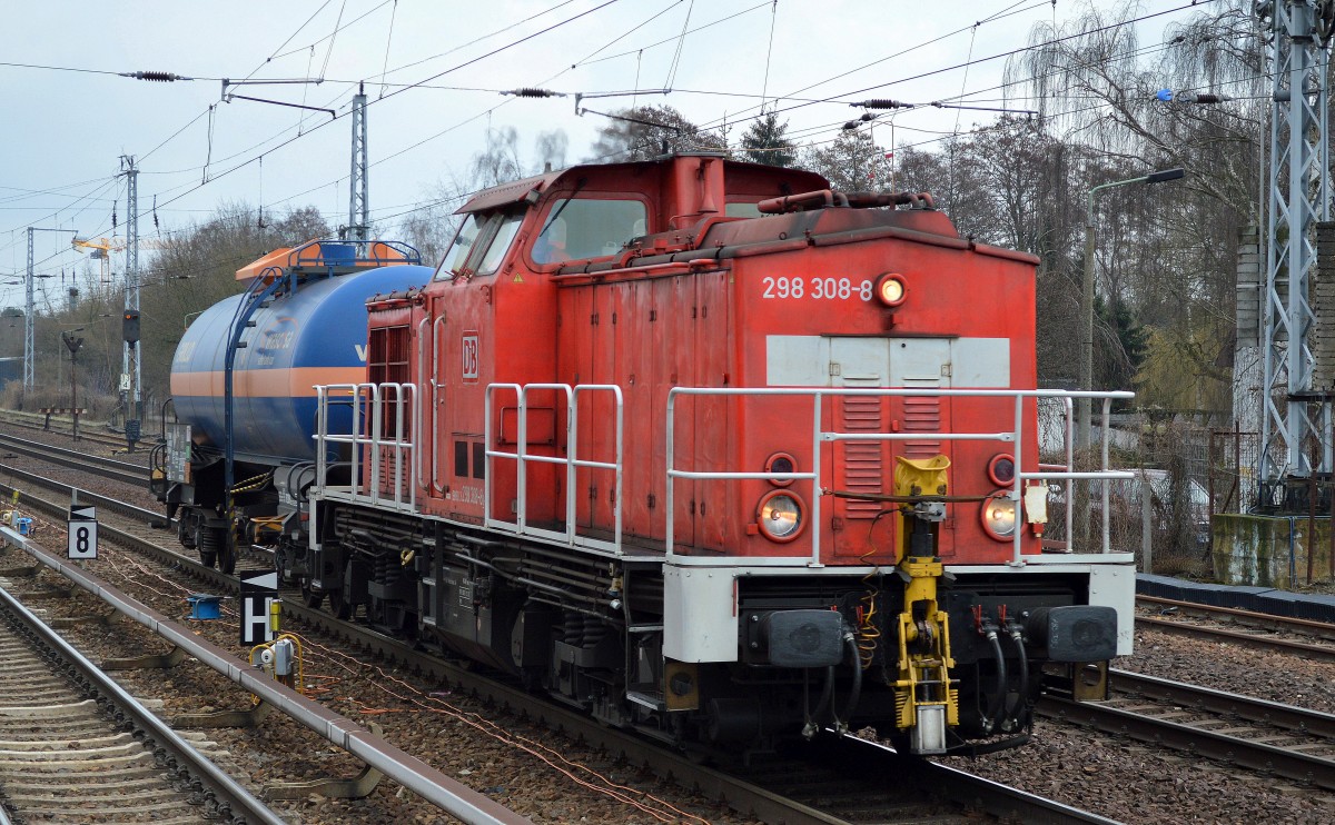 298 308-8 bei einer Übergabefahrt mit Kesselwagen am 07.03.16 Berlin-Hirschgarten.