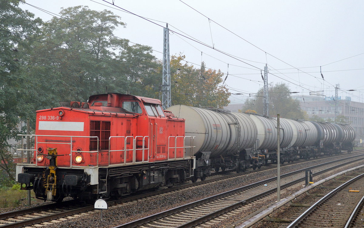 298 336-9 mit Übergabe-Güterzug Richtung Erkner am 19.10.17 Berlin-Hirschgarten.