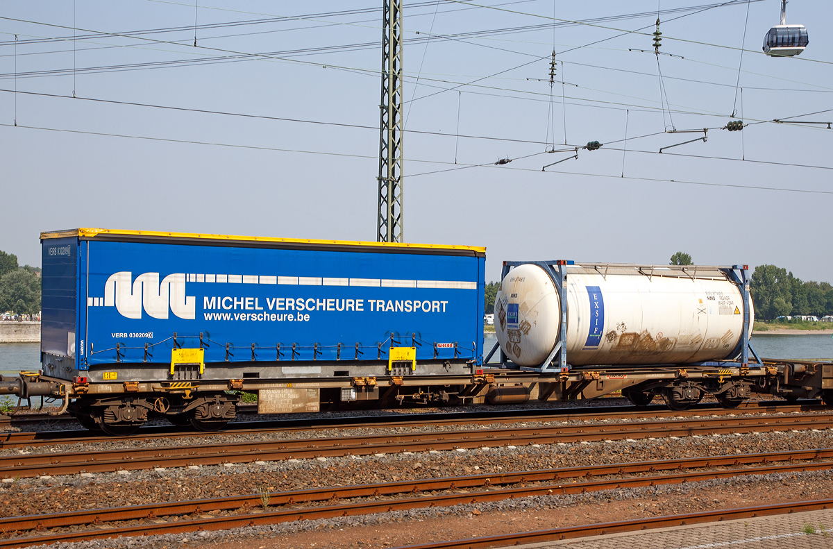 4-achsiger Containertragwagen bzw. Tragwagen f�r Wechselbeh�lter 33 85 4576 345-4 RIV CH-HUPAC Sgnss der Hupac AG, hier am 03.07.2015 im Zugverband, bei der  Durchfahrt durch Koblenz-Ehrenbreitstein. 

Dieser Güterwagen eignet sich zum Transport von Container- und Wechselbeh�ltern mit verschiedenen Parametern (20’, 30’, 40’). Klassifiziert nach UIC 592-2 und UIC 592-4. 

TECHNISCHE DATEN:
Spurweite: 1.435 mm
Anzahl der Achsen: 4 (in zwei Drehgestellen)
L�nge �ber Puffer: 20.000 mm
L�nge der Ladefl�che: 18.720 mm
Drehzapfenabstand: 14.460 mm
Achsabstand im Drehgestell: 1.800 mm
Leergewicht: 17.400 kg
Max. Nutzlast:  72.600 kg (bei max. 100 km/h)
Max. Geschwindigkeit: 120 km/h mit max. 62,6 t Nutzlast / 100 km/h bis 72,4 t Nutzlast
Kleinster befahrbarer Gleisbogen: R = 75 m
Achslast : 22 t
Anzahl der Containerzapfen: 28