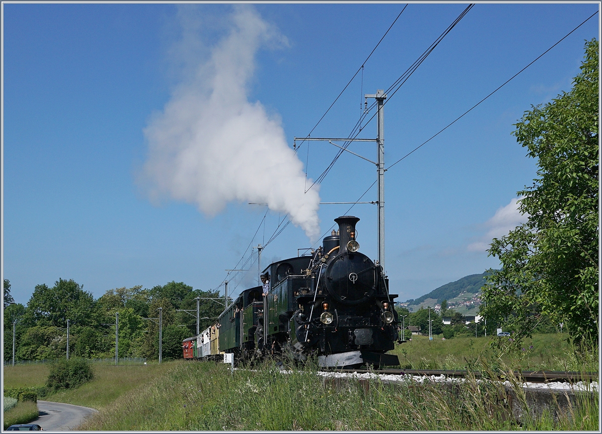 50 Jahre Blonay - Chamby; Mega Steam Festival: Die BFD HG 3/4 N° 3 und FO HG 3/4 N° 4 auf ihrer Fahrt von Vevey nach Chamby kurz nach Château d'Hauteville auf der CEV Strecke Vevey - Les Pleiades.
20. Mai 2018