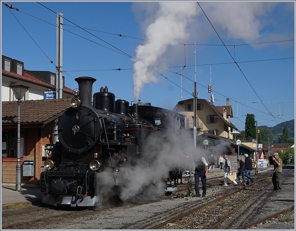 50 Jahre Blonay - Chamby; Mega Steam Festival: Die Gastlok der Dampfbahn Furka Bergstrecke,  die DFB HG 3/4 N° 4, dampf in Blonay herrlich vor sich hin, bevor sie dann feinen Moment später Richtung Chamby fahren wird. 
11. Mai 2018
