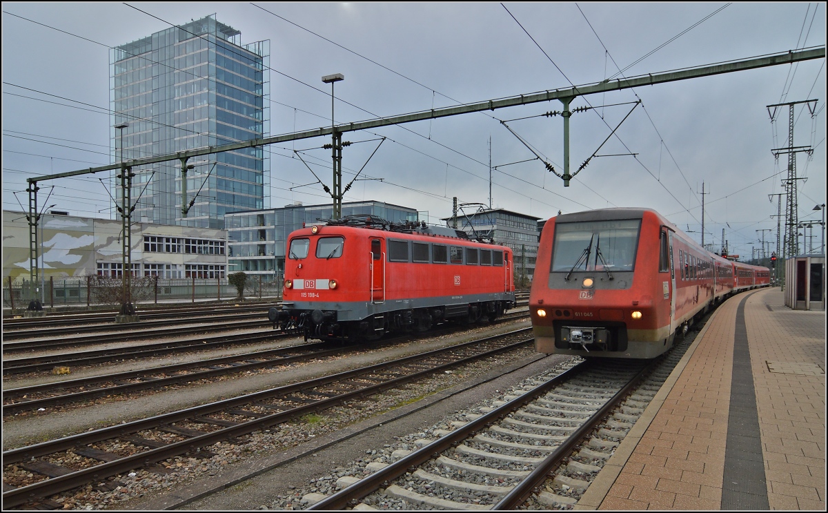611 045 aus Basel via Schaffhausen nach Ulm begegnet Kasten E10 (115 198-0) in Singen. Februar 2014.