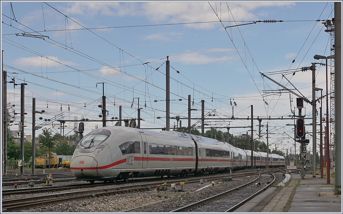 Als ICE 9572 nach Paris Est verlässt ein DB ICE 3 Strasbourg. 

28. Mai 2019