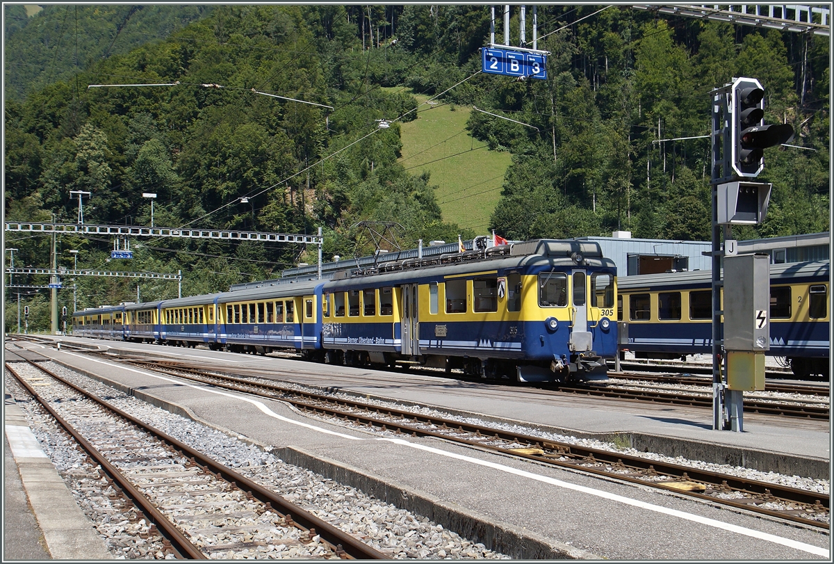 Als Leermaterialzug ist der ABeh 4/4 von Lauterbrunnen in Zweilütschinen eingetroffen.
7. August 2015