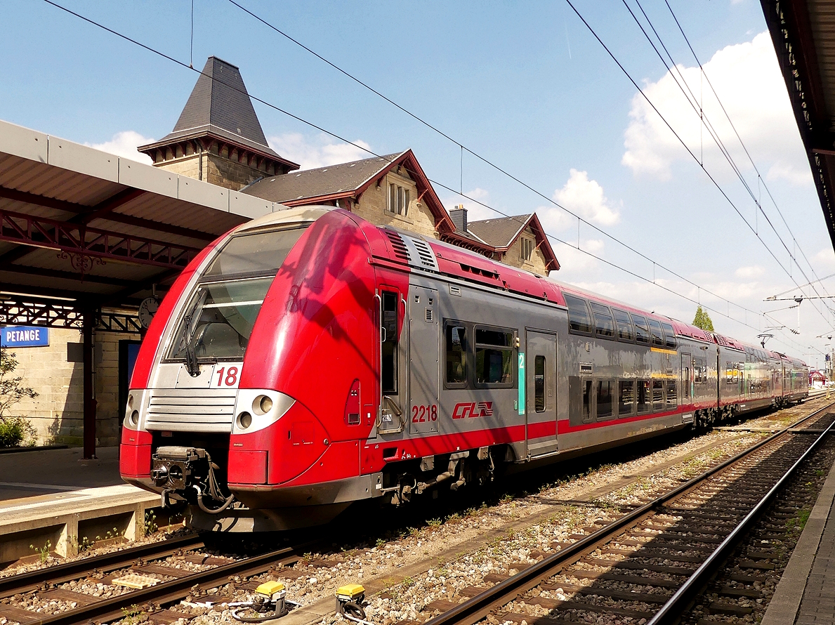 Am 01.05.2019 macht der CFL Triebzug Z 2218 Halt in P�tange bei seinem Einsatz als RB 5065 Luxembourg – Athus. (Jeanny)